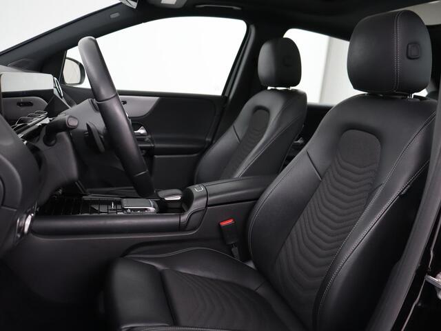Mercedes-Benz B-KLASSE 180 Business Solution | Panoramadak | Stoelverwarming | Carplay | Camera | Half leder | Navigatie | Park Assist | Keyless | Widescreen | Full LED