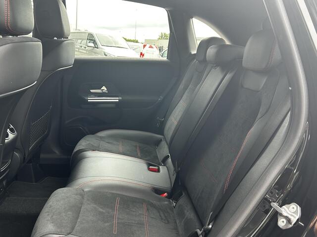 Mercedes-Benz B-KLASSE 180 AMG Line | Achteruitrijcamera | Widescreen | Stoelverwarming