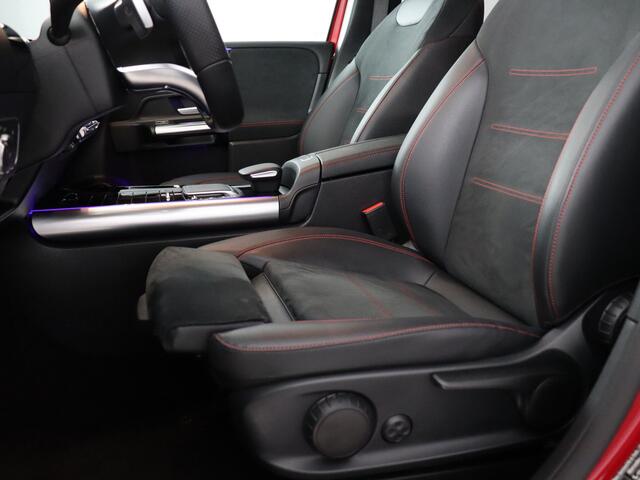 Mercedes-Benz B-KLASSE 180 Business Solution AMG (NL-Auto / Camera / ACC / Sfeerverlichting)