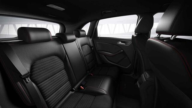 Mercedes-Benz B-KLASSE 180 Business Solution AMG Upgrade Edition | Trekhaak | Achteruitrijcamera | Stoelverwarming |