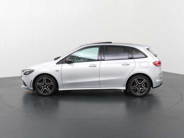 Mercedes-Benz B-KLASSE 250 e AMG NIGHT Limited Edition Panoramadak | Sfeerverlichting | Stoelverwarming | Apple-/ Android Carplay | Elektrische kofferklep | Augmented reality