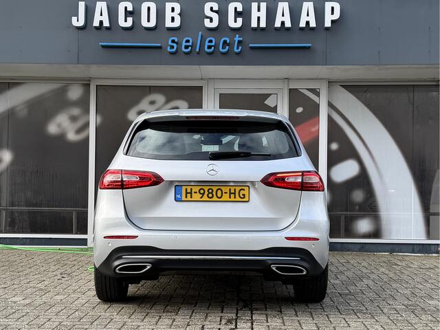 Mercedes-Benz B-KLASSE 180 Launch Edition Automaat / Parkeersensoren V-A / Cruise Control / Camera / Multimedia / 17'' LM / Navi