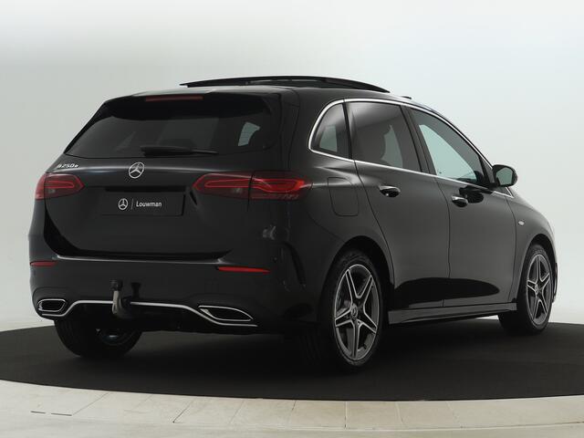 Mercedes-Benz B-KLASSE 250 e Business Solution AMG | Trekhaak | Parkeerpakket met achteruitrijcamera | Keyless-Go comfortpakket | Donkergetint glas achter | GUARD 360 ° Vehicle protection Plus | EASY PACK achterklep |