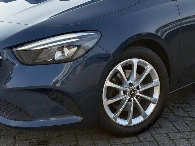 Mercedes-Benz B-KLASSE 180 Launch Edition ? Camera ? Afn. Trekhaak ? Stoelverw. ? CarPlay ?