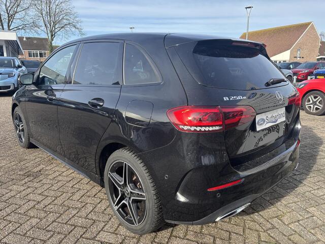 Mercedes-Benz B-KLASSE 250 e AMG Line | SCI | Plug-in Hybride | PHEV | Stoelverwarming | Camera | Navigatiesysteem | getint warmtewerend glas
