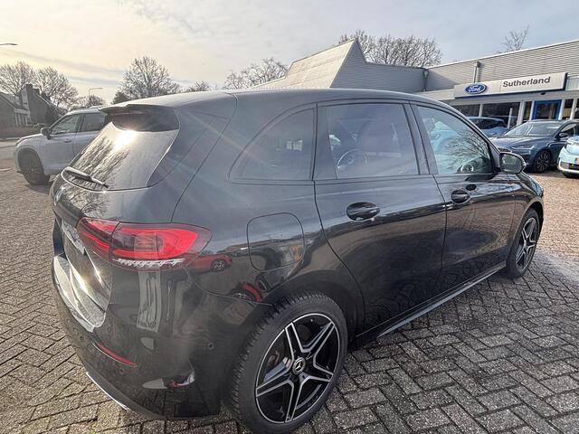 Mercedes-Benz B-KLASSE 250 e AMG Line | SCI | Plug-in Hybride | PHEV | Stoelverwarming | Camera | Navigatiesysteem | getint warmtewerend glas