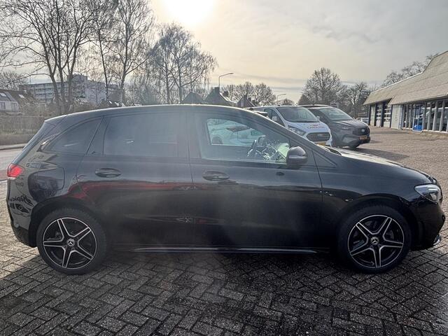 Mercedes-Benz B-KLASSE 250 e AMG Line | SCI | Plug-in Hybride | PHEV | Stoelverwarming | Camera | Navigatiesysteem | getint warmtewerend glas