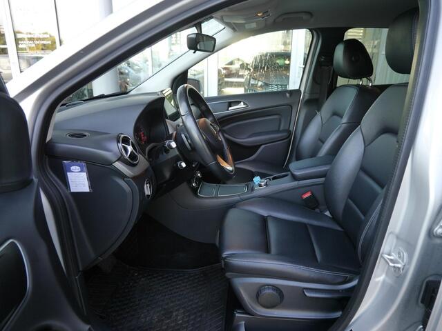 Mercedes-Benz B-KLASSE 180 Prestige | Automaat | Navigatie | Extra getint glas | Lichtmetalen velgen | Cruise control | Achteruitrijcamera