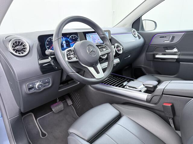 Mercedes-Benz B-KLASSE 180T AUT-7 Luxury Pano-Dak Elektr+Leer+Geheugen+Verwarmd-Comfort-Stoel Navi Camera Apple Carplay Android Elek.Stoelen+Memory+Verwarmd Cruise Control Pdc Zitcomfortpakket Elek.Achterklep Widescreen Park-Assist Break-Assist cockpit Premium+ Smartphone-integ
