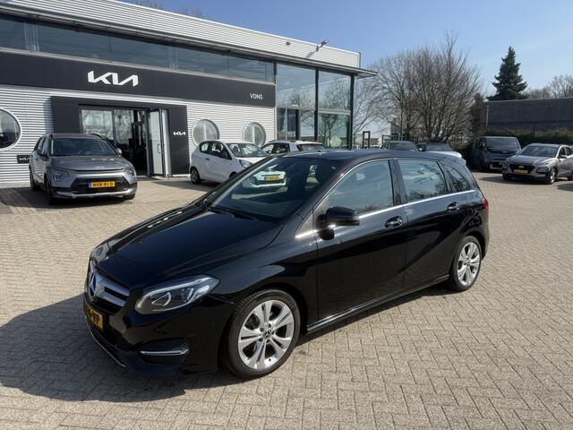 Mercedes-Benz B-KLASSE 180 Prestige AUTOMAAT / NAVI - AFN. TREKHAAK