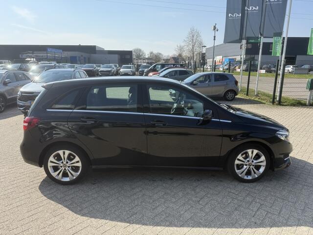 Mercedes-Benz B-KLASSE 180 Prestige AUTOMAAT / NAVI - AFN. TREKHAAK