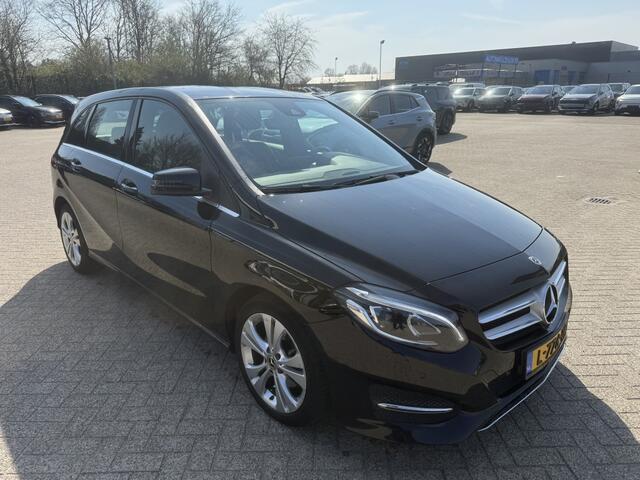 Mercedes-Benz B-KLASSE 180 Prestige AUTOMAAT / NAVI - AFN. TREKHAAK