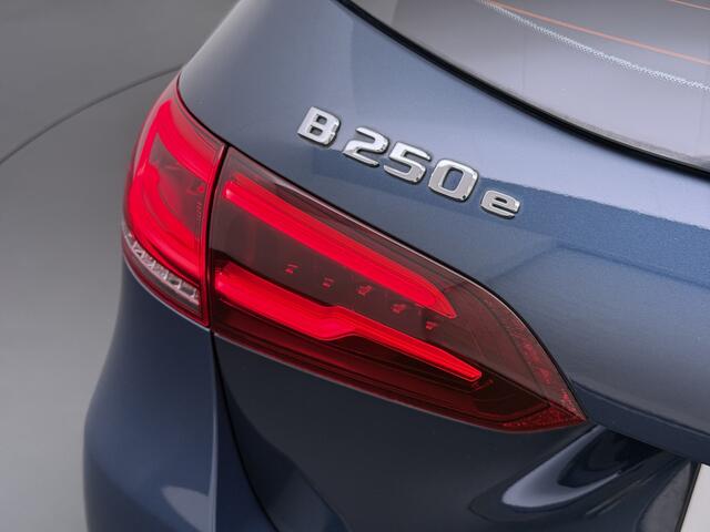 Mercedes-Benz B-KLASSE 250e Luxury // Trekhaak // Panorama dak // Camera // MultiBeam LED // Sfeerverlichting // Stoelverwarming // Wide Screen