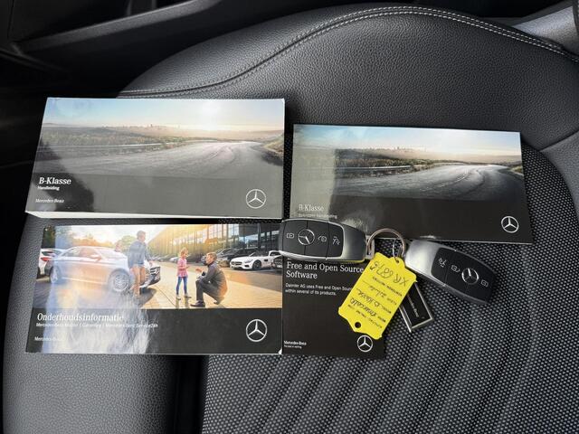 Mercedes-Benz B-KLASSE 180 Business Solution Automaat / Dealer Onderhouden / 1e Eigenaar / Trekhaak / Navigatie / Stoelverwarming / Climate Control /