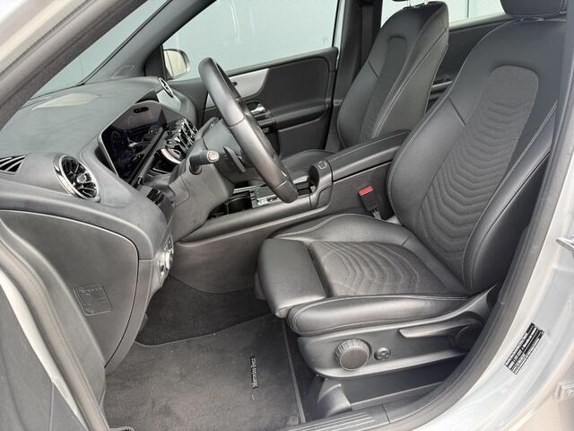 Mercedes-Benz B-KLASSE 180 Business Solution Automaat / Dealer Onderhouden / 1e Eigenaar / Trekhaak / Navigatie / Stoelverwarming / Climate Control /