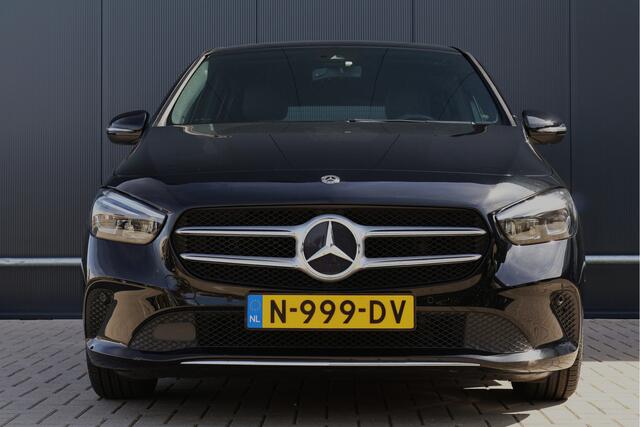 Mercedes-Benz B-KLASSE 180 Business Solution Luxury Automaat | Trekhaak afn. | Camera | Stoelverwarming | Apple Carplay / Android Auto | DAB+ Radio