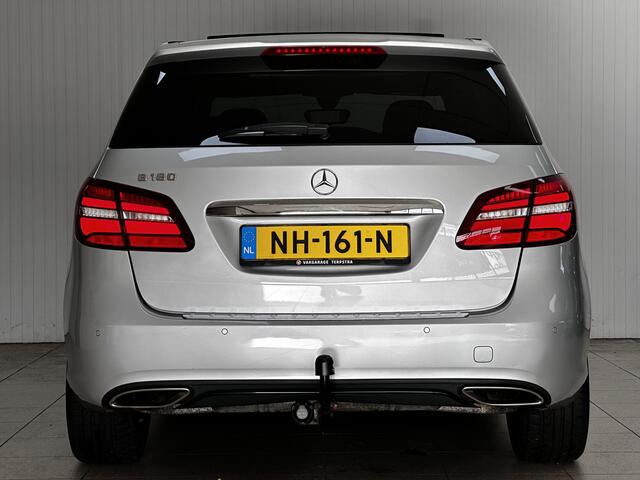 Mercedes-Benz B-KLASSE 180 Ambition/ Trekhaak/ Panorama-Dak/ Panorma-Dak/ 18'' LMV/ LED Koplampen/ LEDER/ Stoelverw./ Keyless-GO/ Navi/ Airco/ Cruise/ Elek. pakket/ Bluetooth/ Multi. LEDER. Stuur/ PDC V+A/ Extra getint glas.