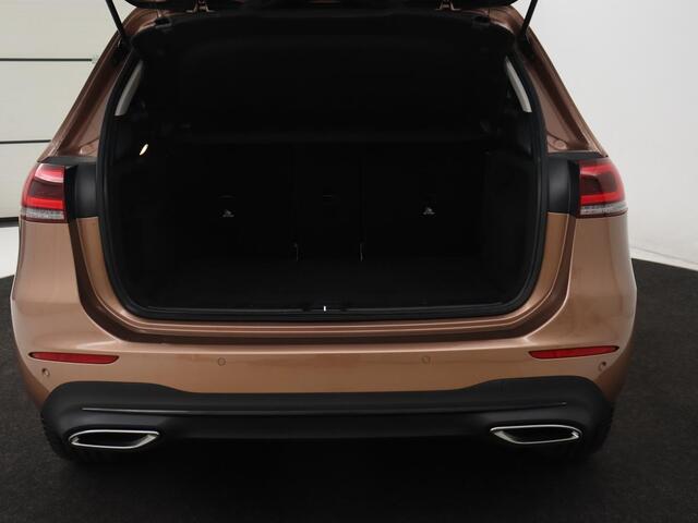 Mercedes-Benz B-KLASSE 250e Urban Night | SOH 92% | Adaptive cruise | Stoelverwarming | Camera | Carplay | Sfeerverlichting | Half leder | Full LED | Widescreen | Park Assist | Navigatie | PHEV | Plug In