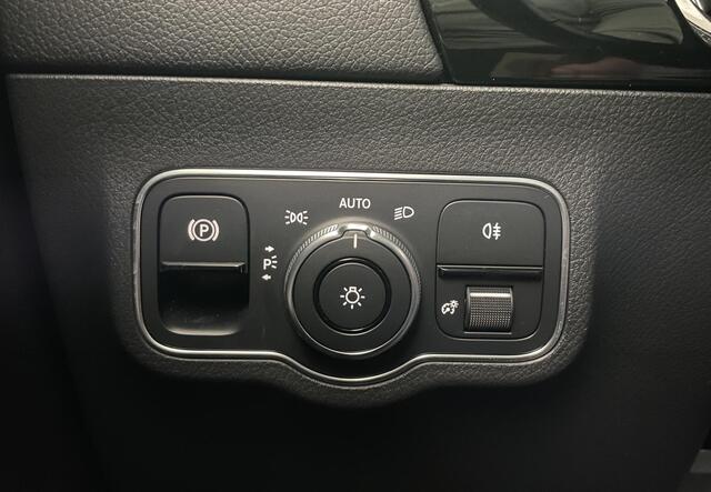 Mercedes-Benz B-KLASSE 180 Business Solution Luxury | Parkeer camera | Elektrische achterklep | Carplay