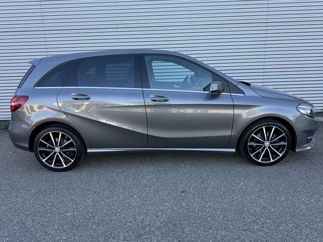 Mercedes-Benz B-KLASSE 180 Lease Ed. NAP Facelift Leer Trekhaak AMG PDC 18" Carplay Key