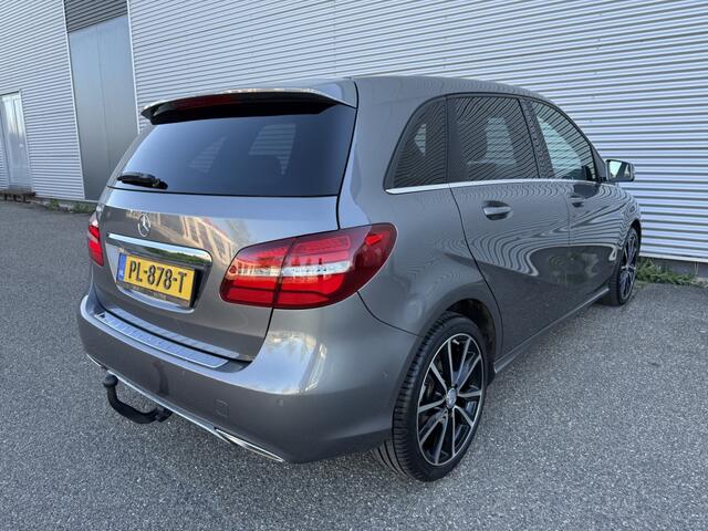 Mercedes-Benz B-KLASSE 180 Lease Ed. NAP Facelift Leer Trekhaak AMG PDC 18" Carplay Key