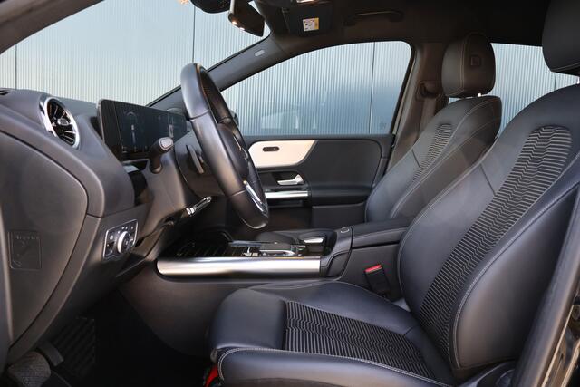Mercedes-Benz B-KLASSE 180 Business Solution Luxury Automaat | Trekhaak afn. | Camera | Stoelverwarming | Apple Carplay / Android Auto | DAB+ Radio