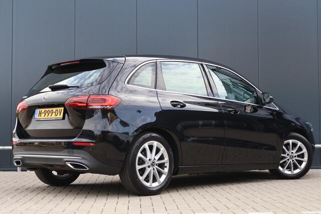 Mercedes-Benz B-KLASSE 180 Business Solution Luxury Automaat | Trekhaak afn. | Camera | Stoelverwarming | Apple Carplay / Android Auto | DAB+ Radio