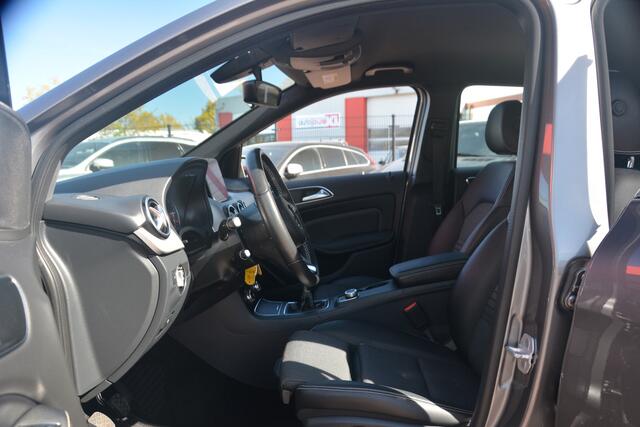 Mercedes-Benz B-KLASSE 180 Ambition | Navigatie | Xenon | Cruise-control | Sportstoelen | Trekhaak | NL auto!! |