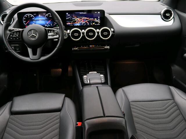 Mercedes-Benz B-KLASSE 180 Business Solution Achteruitrijcamera | Ledkoplampen | Stoelverwarming | Parkeerassistent | Inclusief 24 maanden Mercedes-Benz Certified garantie voor Europa.