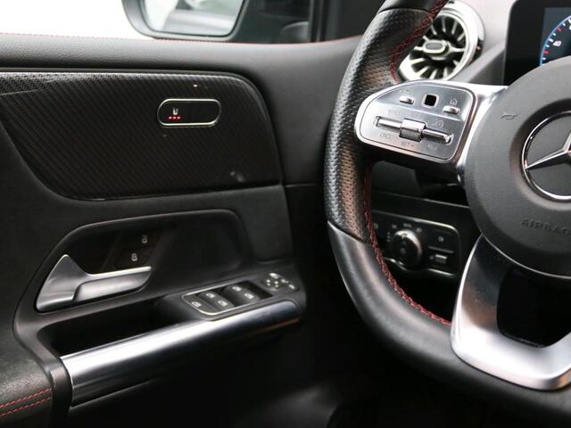 Mercedes-Benz B-KLASSE 180 Business Solution AMG AMG Line | Night Pakket | Sfeerverlichting | Achteruitrijcamera | Ledkoplampen | Inclusief 24 maanden Mercedes-Benz Certified garantie voor Europa.