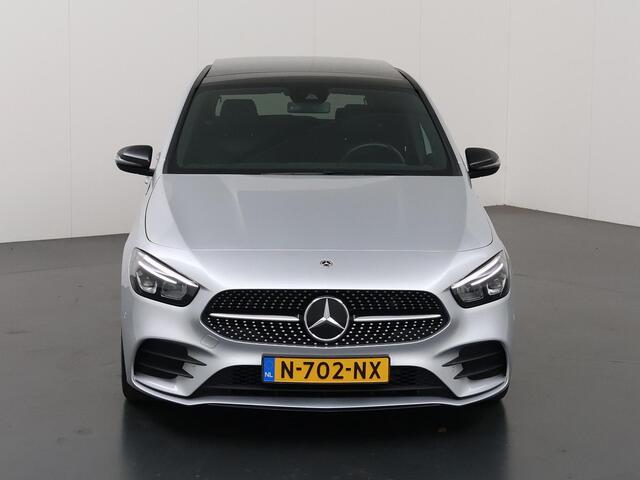 Mercedes-Benz B-KLASSE 180 Business Solution AMG | Night | Widescreen | Trekhaak | Panoramadak | Stoelverwarming |