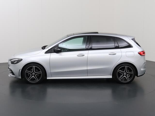 Mercedes-Benz B-KLASSE 180 Business Solution AMG | Night | Widescreen | Trekhaak | Panoramadak | Stoelverwarming |