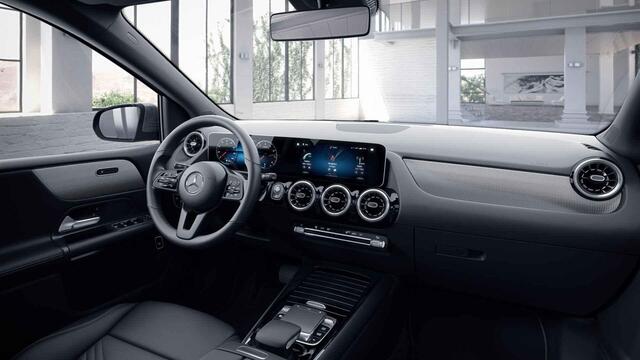 Mercedes-Benz B-KLASSE 180 Business Solution | Trekhaak | Achteruitrijcamera | Stoelverwarming | Widescreen |