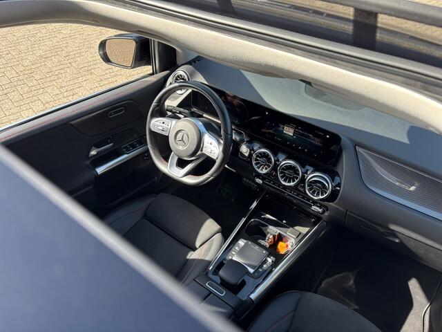 Mercedes-Benz B-KLASSE 250 e AMG Line PHEV / Afneembare Trekhaak / Allseason Banden / Stoelverwarming / Applecarplay/AndroidAuto /