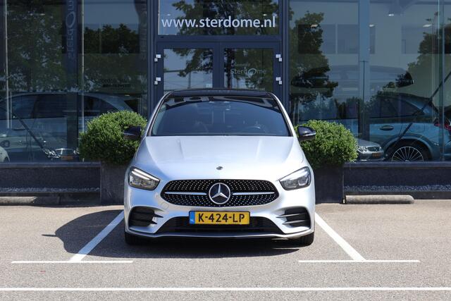 Mercedes-Benz B-KLASSE 220 AMG Line l Panoramadak l Nightpakket l LED High Performance l MBUX l Camera l Smartphone Integratie l Stoelverwarming l PTS l Airconditioning l Elektr. bedienbare Achterklep l