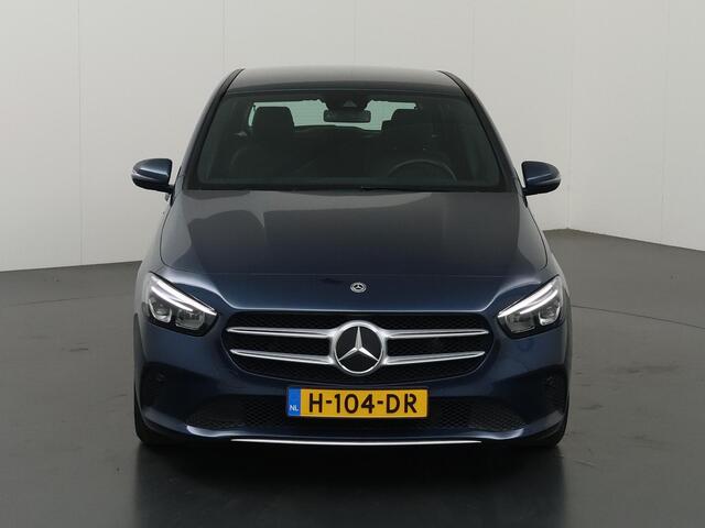 Mercedes-Benz B-KLASSE 180 Business Solution | Achteruitrijcamera | Stoelverwarming | Apple carplay |