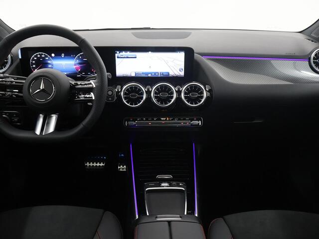 Mercedes-Benz B-KLASSE 180 Business Solution AMG | Panoramadak | Winter pakket | Memory stoelen | Trekhaak | Parkeercamera | Sfeerverlichting |