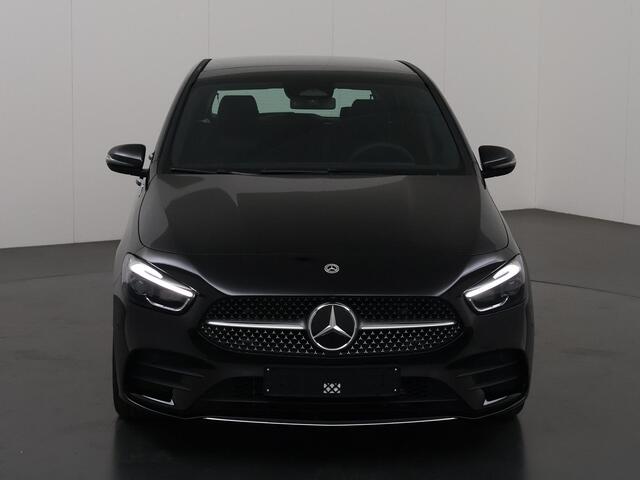 Mercedes-Benz B-KLASSE 180 Star Edition AMG Line | Trekhaak | Panoramadak-schuifdak | Stuurverwarming | Sfeerverlichting