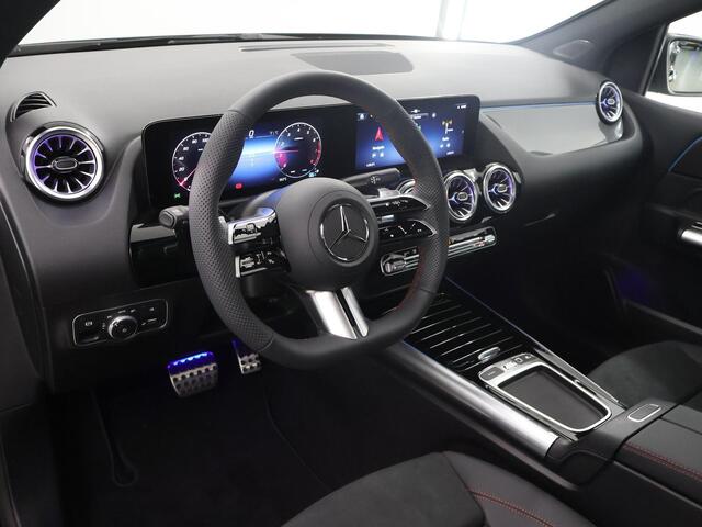 Mercedes-Benz B-KLASSE 180 Star Edition AMG Line | Trekhaak | Panoramadak-schuifdak | Stuurverwarming | Sfeerverlichting