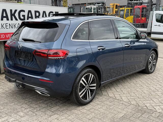 Mercedes-Benz B-KLASSE 250 e 17"/Panoramadak/Trekhaak/Head-up/Dodehoek/Adaptieve cruise/Camera/Stoelverwarming/Sfeerverlichting/Apple Carplay & Android Auto