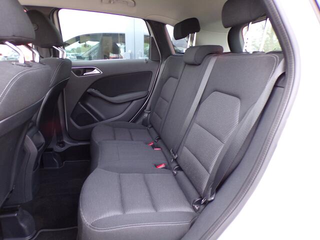 Mercedes-Benz B-KLASSE 180 Prestige Automaat Stoelverwarming Trekhaak