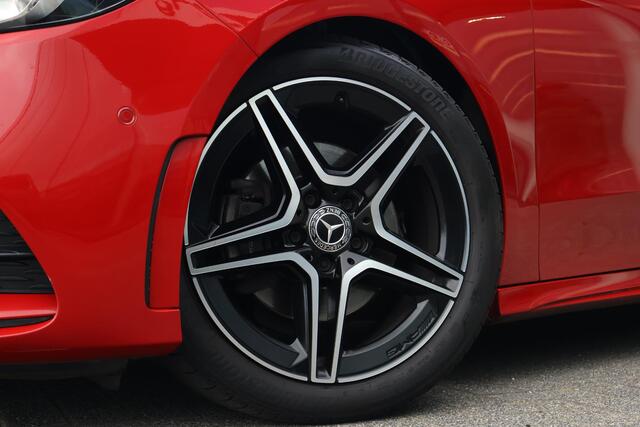 Mercedes-Benz B-KLASSE 180 Business Solution AMG / Pano