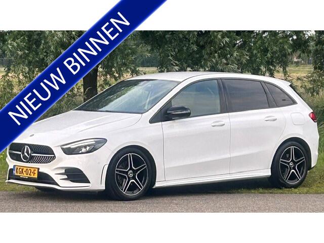 Mercedes-Benz B-KLASSE 200 BUSINESS SOLUTION AMG 29.000KM!! NAVIGATIE PREMIUM, APPLE CARPLAY, STOELVERWARMING, SFEERVERLICHTING, DODEHOEK ASSIST, RIJBAAN ASSIST, ELEC. ACHTERKLEP, PARKEERHULP, ACHTERUITRIJCAMERA, LED-LICHT, 18"AMG-VELGEN, ENZ. ENZ. FULL OPTIONS!!