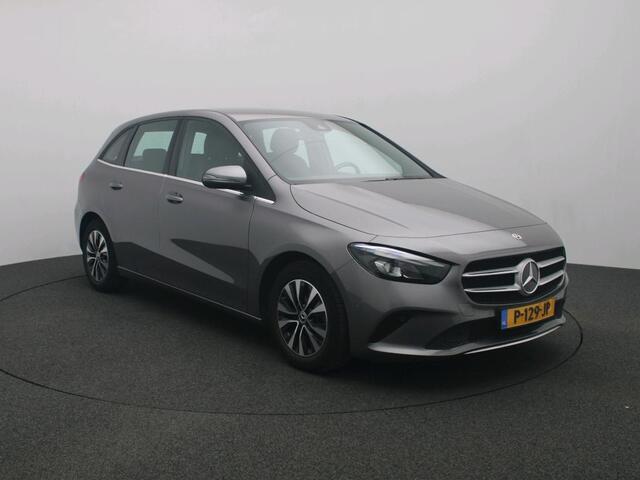 Mercedes-Benz B-KLASSE 180 Business Solution Trekhaak | Parkeerpakket met achteruitrijcamera | Stoelverwarming | Ledkoplampen. Inclusief 24 maanden MB Certified garantie voor Europa.