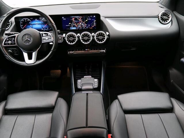 Mercedes-Benz B-KLASSE 180 Business Solution Luxury Trekhaak | Parkeerpakket met achteruitrijcamera | Ledkoplampen | Sfeerverlichting | Stoelverwarming. Inclusief 24 maanden MB Certified garantie voor Europa.