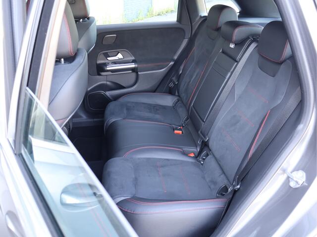 Mercedes-Benz B-KLASSE 250 AMG line 225PK Leder/Alcantara | NL Auto | Widescreen | Haak | Stoelverwarming