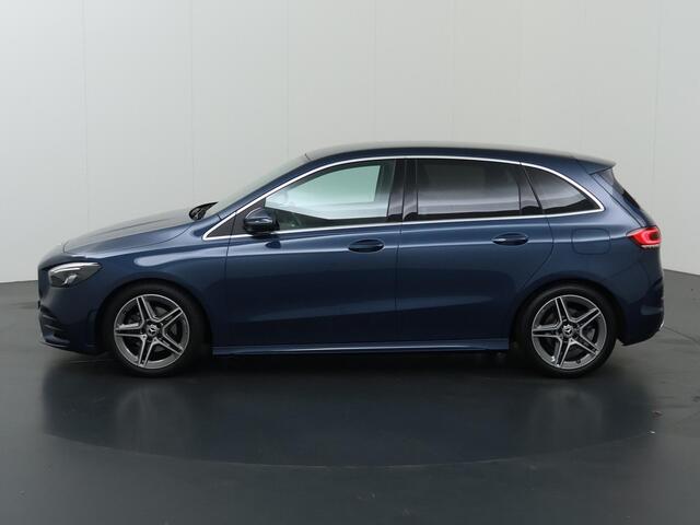 Mercedes-Benz B-KLASSE 200 Business Solution AMG | Trekhaak | Getint glas | Widescreen | Stoelverwarming | Achteruitrijcamera |
