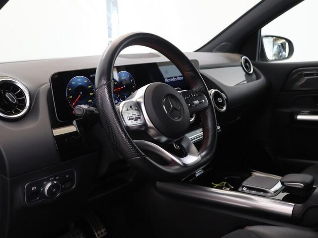 Mercedes-Benz B-KLASSE 200 Business Solution AMG | Trekhaak | Getint glas | Widescreen | Stoelverwarming | Achteruitrijcamera |