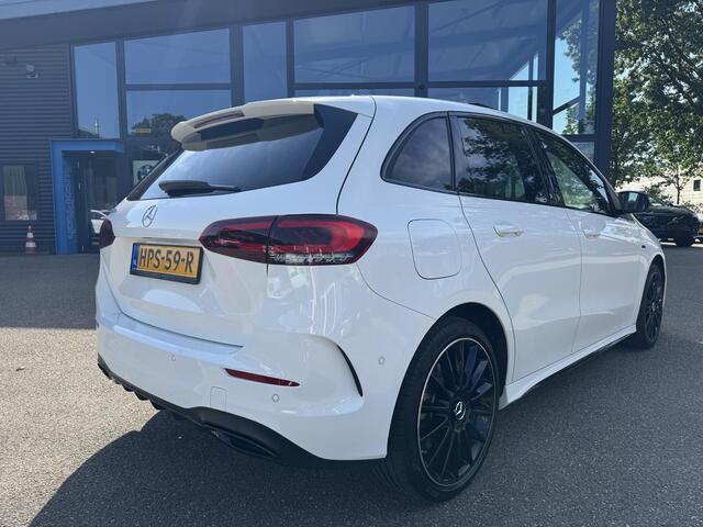 Mercedes-Benz B-KLASSE 250 e Business Solution AMG Limited VAN: 30.900,- VOOR: 28.877,- UW WKVOORDEEL: 2.23- | PANORAMA DAK | 360 CAMERA | SFEER VERLICHTING | ADAPTIEF CRUISE CONTROL | MEMORY OP STOEL | HEAD-UP DISPLAY | 12 MND BOVAG GARANTIE |
