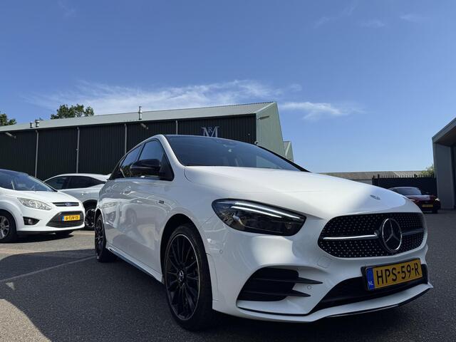 Mercedes-Benz B-KLASSE 250 e Business Solution AMG Limited VAN: 30.900,- VOOR: 28.877,- UW WKVOORDEEL: 2.23- | PANORAMA DAK | 360 CAMERA | SFEER VERLICHTING | ADAPTIEF CRUISE CONTROL | MEMORY OP STOEL | HEAD-UP DISPLAY | 12 MND BOVAG GARANTIE |